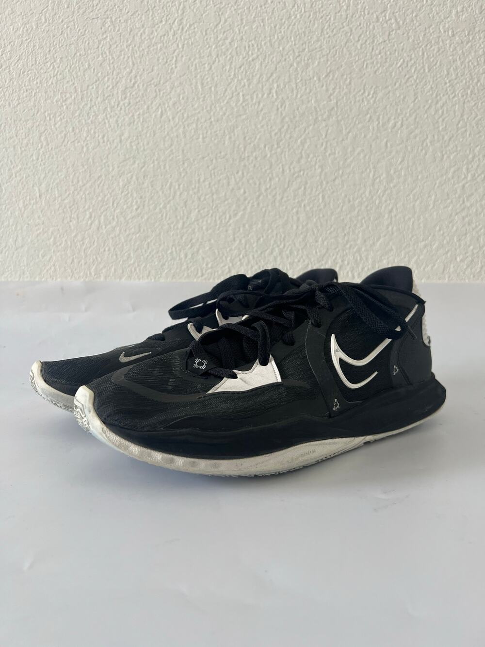 Nike Kyrie Low 5 Brooklyn Nets Sneakers Shoes Black White Lace Up Men's Size 10